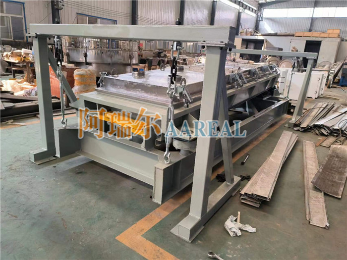 Yüksek verimlilik büyük çıkışlı 3 katlı 1500*3600mm Petrol Koksi Döner Ekran Tarayıcı 0.1mm Tarama için Toz